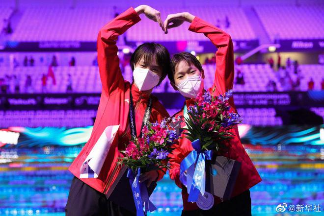 Китайские девушки завоевали золотую и серебряную медали в соревнованиях по прыжкам в воду с 10-метровой вышки среди женщин на 19-м Чемпионате мира по плаванию