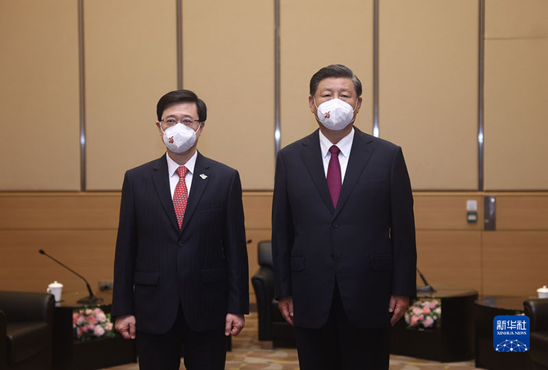 Си Цзиньпин встретился с главой администрации САР Сянган Ли Цзячао