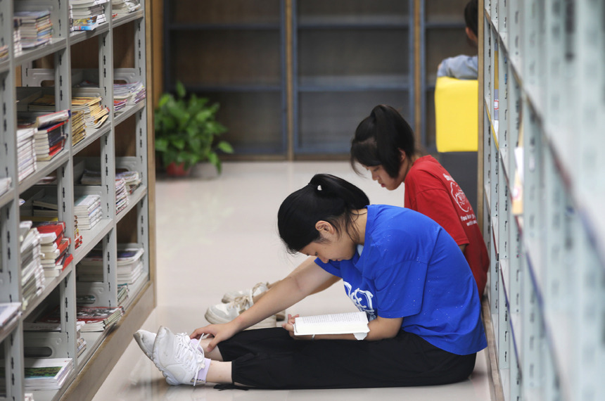 Дети из уезда Шангао провинции Цзянси проведут летние каникулы за чтением книг