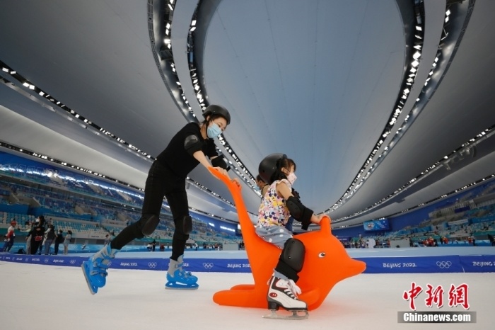 Китайский национальный стадион конькобежного спорта открыт для публики