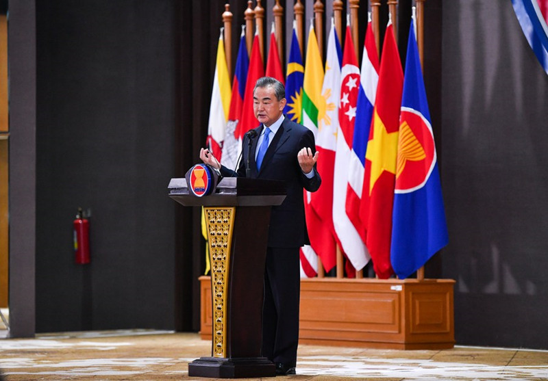 Ван И выступил в Секретариате АСЕАН с речью о поддержке открытого регионализма