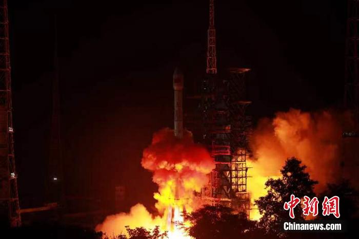 Китай успешно запустил новый ретрансляционный спутник