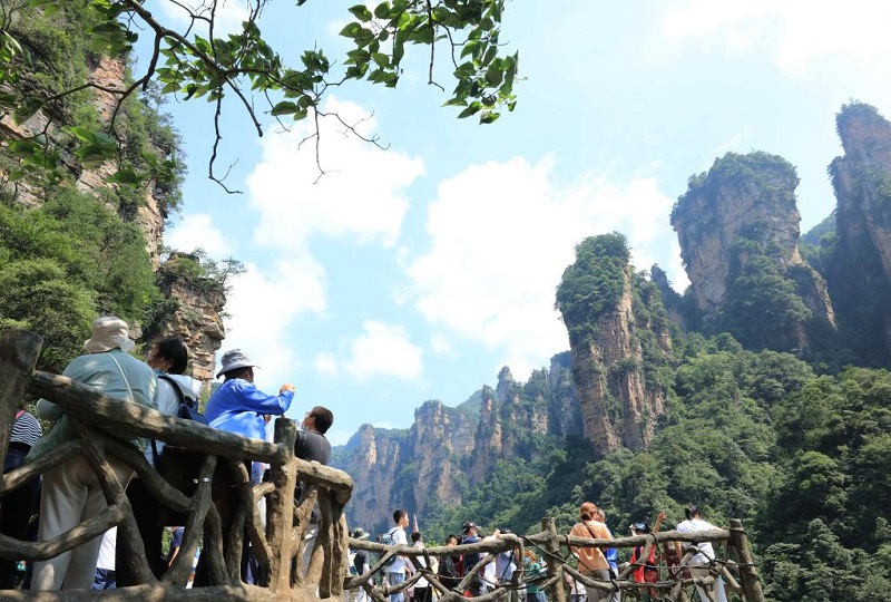 Число внутренних туристических поездок в Китае в первом полугодии превысило 1,45 млрд