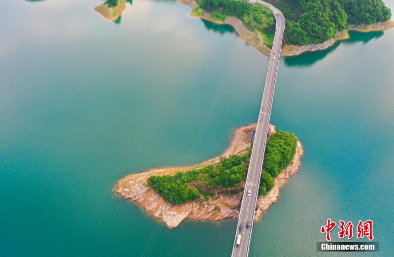 Завораживающий вид на мост Цзиньтао в Восточном Китае