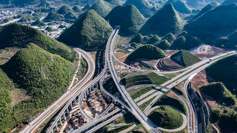 Сеть скоростных автодорог Китая связывает 95 проц населения страны