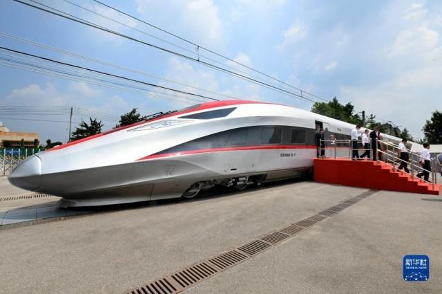 Китай представил специальные скоростные поезда для железных дорог Индонезии