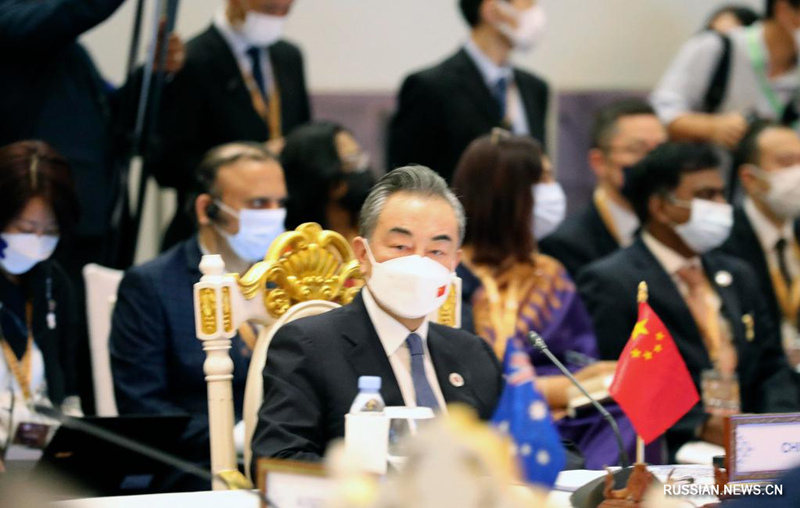 Ван И принял участие в 12-й встрече министров иностранных дел в рамках Восточноазиатского саммита