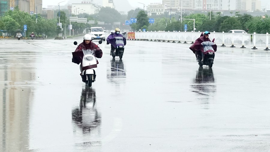 В Китае обновлено "синее" предупреждение в связи с проливными дождями