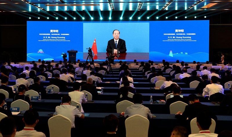 Завотделом пропаганды ЦК КПК Хуан Куньмин подчеркнул важность вклада СМИ в строительство "Пояса и пути"