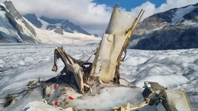 В Швейцарских Альпах нашли человеческие останки и обломки самолета