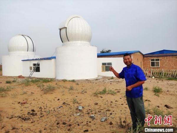Китайский скотовод построил обсерватории в глубине пустыни