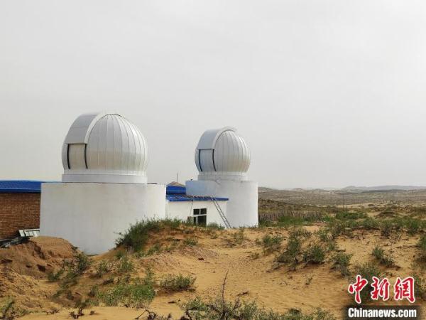 Китайский скотовод построил обсерватории в глубине пустыни