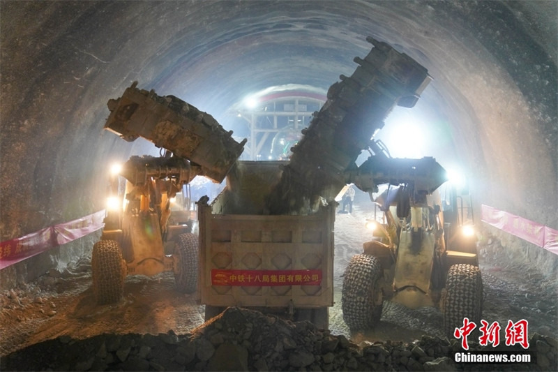 Все туннели на всей линии высокоскоростной железной дороги Гуйян-Наньнин готовы к работе