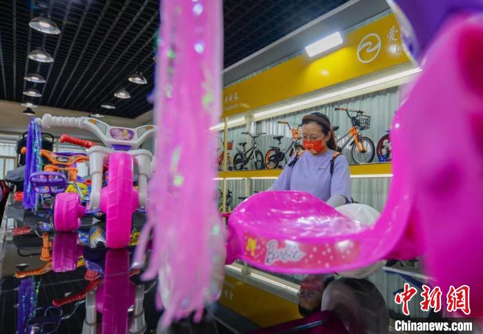 Детские коляски и велосипеды, производимые в уезде Цюйчжоу провинции Хэбэй, экспортируются в более чем 30 стран
