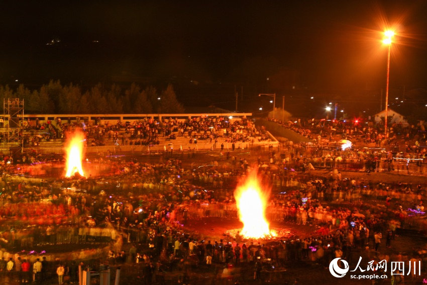 Родина праздника факелов народности И – уезд Буто в провинции Сычуань