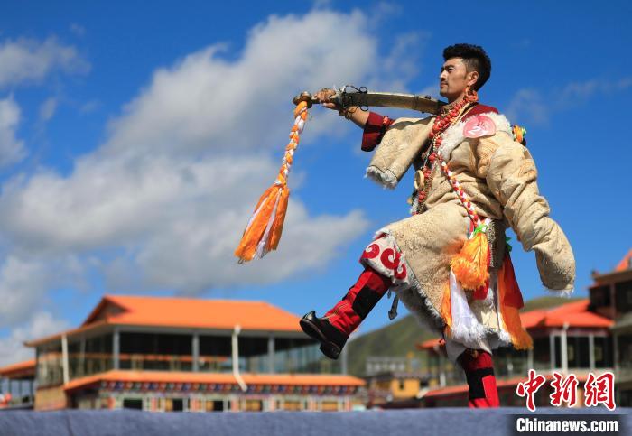В уезде Жантан провинции Сычуань состоялся конкурс красоты между тибетцами