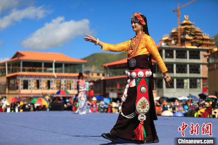 В уезде Жантан провинции Сычуань состоялся конкурс красоты между тибетцами