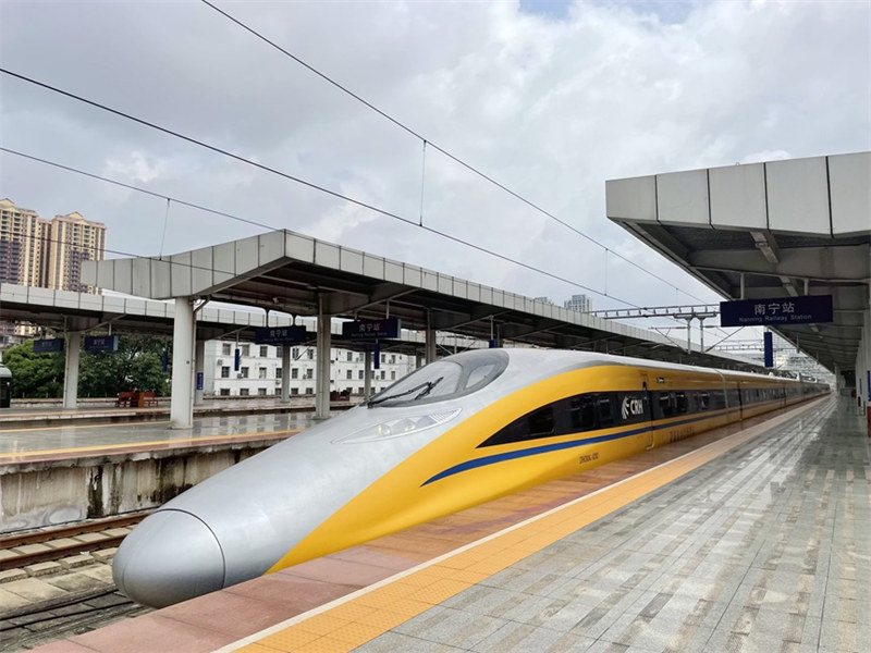 Высокоскоростной поезд комплексного контроля впервые работал на железной дороге Наньнин-Чунцзо