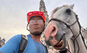 Китаец вернется на родину из Испании верхом на лошади