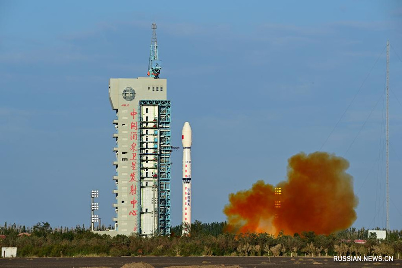 В 7:44 утра субботы Китай успешно запустил в космос спутник дистанционного зондирования "Яогань-33 02" при помощи ракеты-носителя "Чанчжэн-4В" /Long March-4C/ с космодрома Цзюцюань на северо-западе страны. Спутник успешно достиг заданной орбиты. 