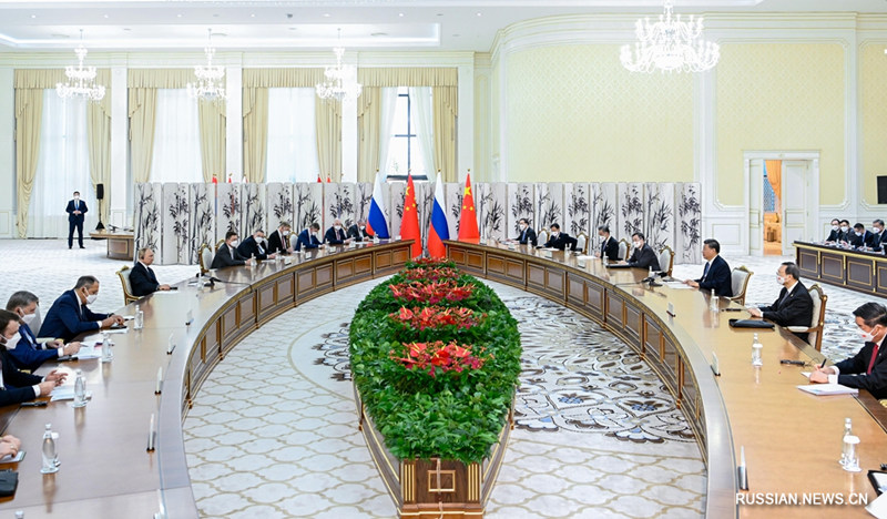 Председатель КНР Си Цзиньпин встретился с президентом России В. Путиным в Самарканде