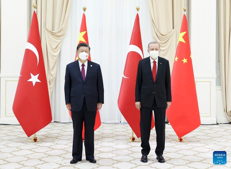Самарканд /Узбекистан/, 16 сентября /Синьхуа/ -- Председатель КНР Си Цзиньпин в пятницу в Самарканде встретился с президентом Турции Реджепом Тайипом Эрдоганом.