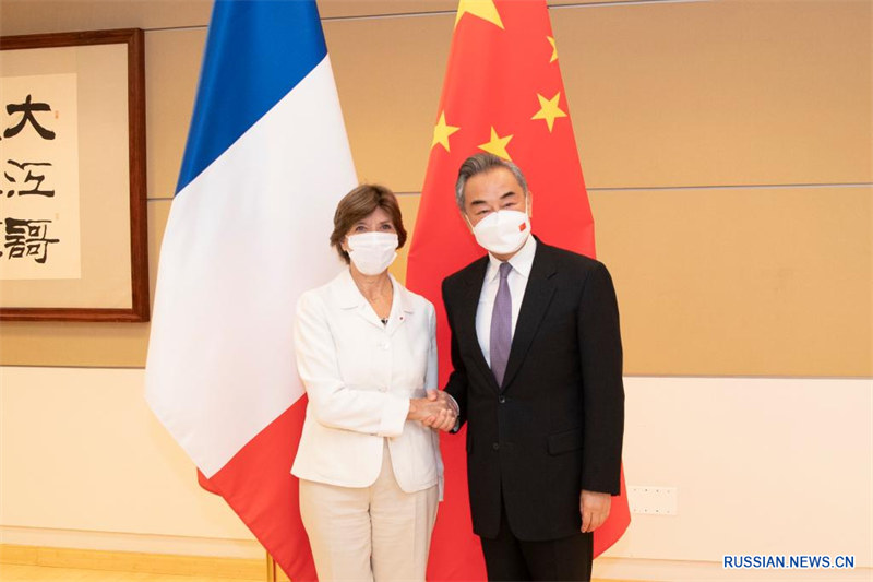 Ван И встретился с министром иностранных дел Франции Катрин Колонна