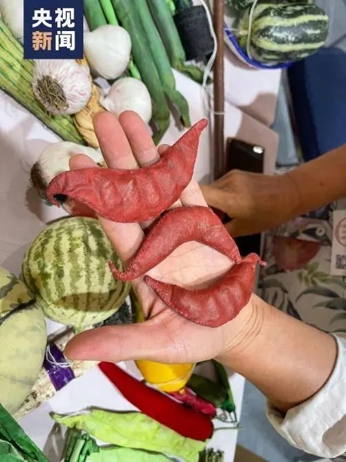 Китайская бабушка шьет невероятно реалистичные овощи и фрукты из тканей