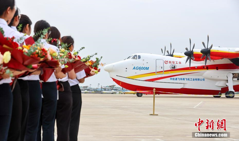 Китайский пожарный самолет-амфибия "Куньлун" AG600M прошел испытания забора и выброса воды