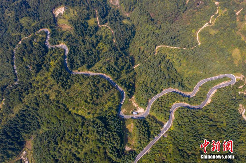 Сельские дороги в провинции Гуйчжоу способствуют развитию сельских районов