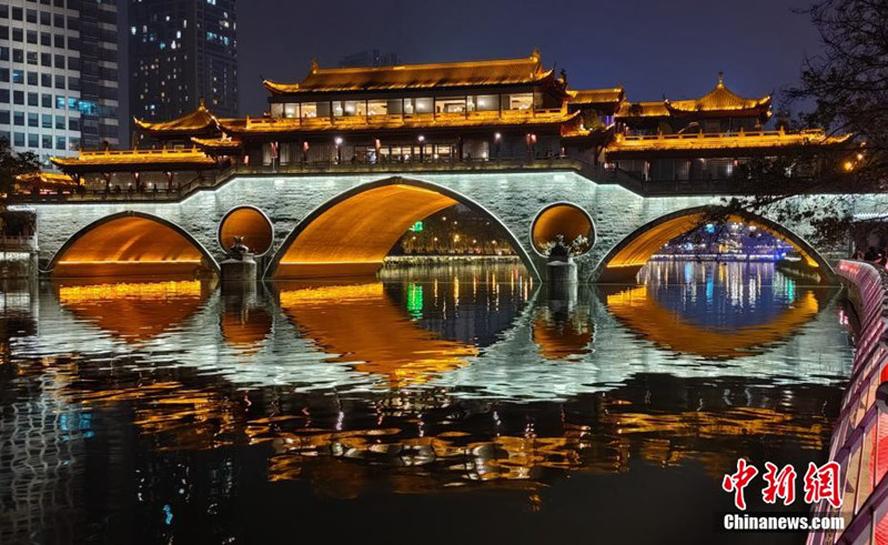 Чэнду возобновляет вечерние туры на время каникул по случаю Дня образования КНР