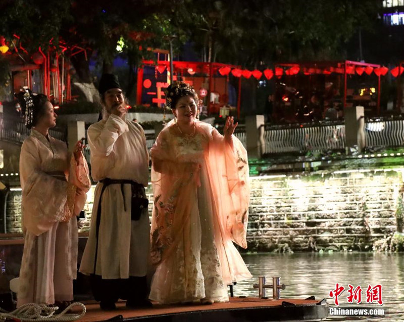 Чэнду возобновляет вечерние туры на время каникул по случаю Дня образования КНР