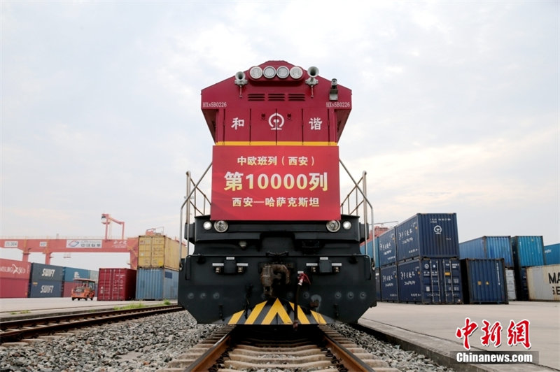 На фото: 11 августа 2021 г. Грузовой поезд Китай - Европа (Сиань) отправился из Сианя в Казахстан.