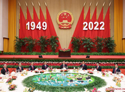 Госсовет устроил прием по случаю 73-й годовщины образования КНР