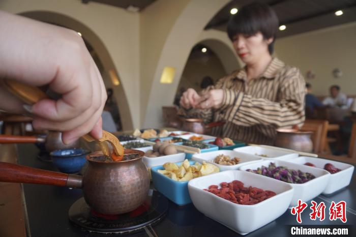 Чайный напиток Гуаньгуань стал новым фаворитом в городе Ланьчжоу