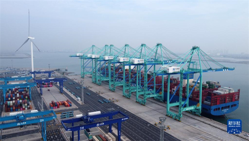 Объем грузооборота терминала с нулевым выбросом углерода в порту Тяньцзинь превысил 1 млн ДФЭ