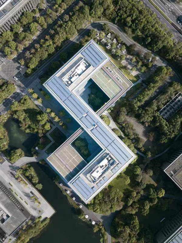 Молодой человек сделал аэроснимки зданий в форме цифр в Ханчжоу