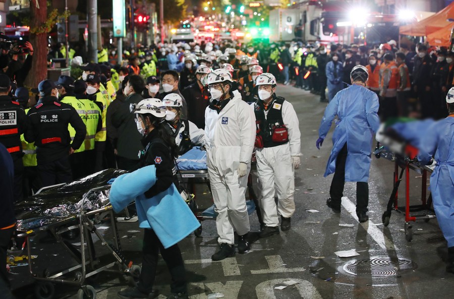 151 человек погиб, 82 пострадали в результате давки в Сеуле