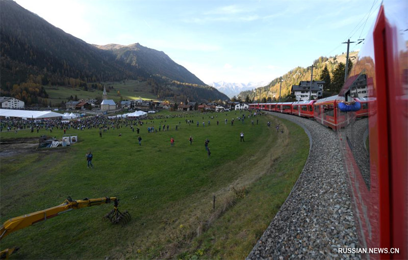 Швейцарская ж/д компания запустила самый длинный в мире пассажирский поезд