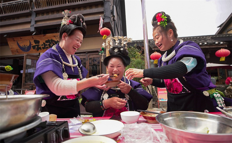 Народность Мяо отметила традиционный праздник