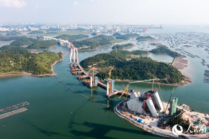 В Гуанси-Чжуанском автономном районе строится мост Лунмэнь