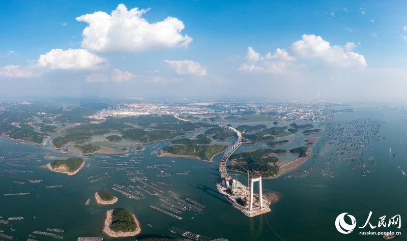 В Гуанси-Чжуанском автономном районе строится мост Лунмэнь