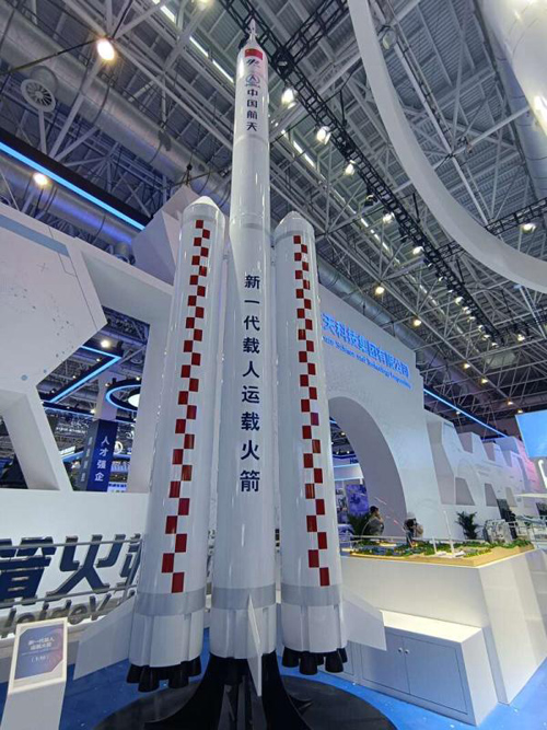 Китай продемонстрировал на авиасалоне в Чжухае ракету нового поколения для посадки на Луну