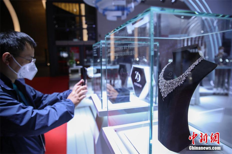 На 5-м ЭКСПО в Шанхае появились высококачественные ювелирные изделия