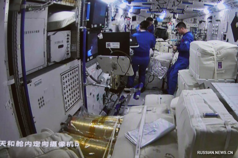 Китайский грузовой космический корабль "Тяньчжоу-5"состыковался с космической станцией