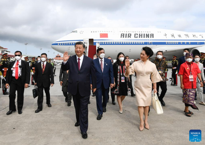 Си Цзиньпин прибыл на индонезийский остров Бали на саммит "Группы двадцати"