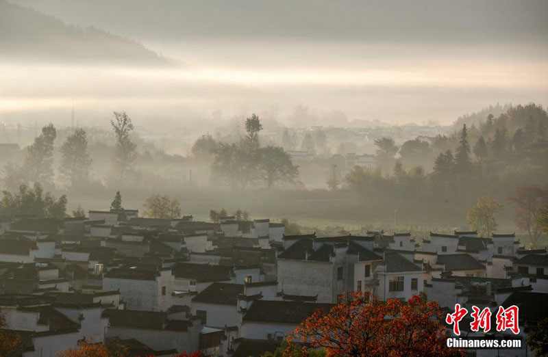 Утренняя деревенская красота в провинции Аньхой Китая