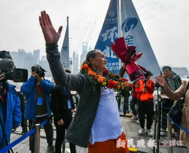 Китайский мореплаватель совершил первое в мире безостановочное кругосветное плавание по Северному Ледовитому океану