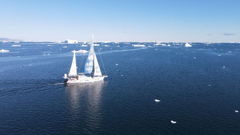 Китайский мореплаватель совершил первое в мире безостановочное кругосветное плавание по Северному Ледовитому океану