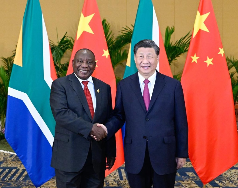 Си Цзиньпин провел встречу с президентом ЮАР С. Рамафосой